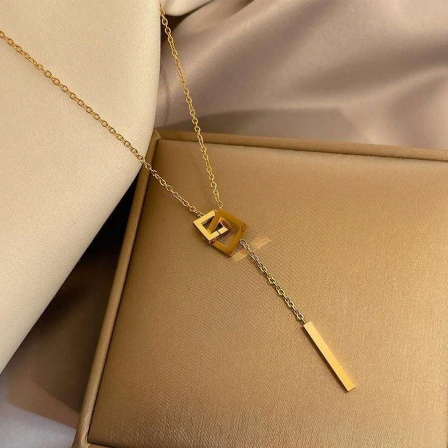 Colar de aço titânio 18K com moldura quadrada interligada estilo coreano com borlas leves e luxuosas