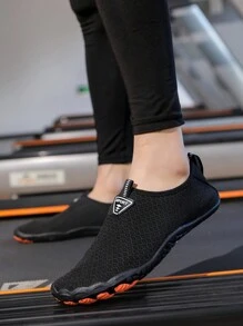 1 par de zapatos de agua de moda para hombres, transpirables y cómodos para deportes acuáticos, playa, pesca, parque acuático, con parte superior de malla, suela de goma, correa ajustable, antideslizante, adecuado para caminatas al aire libre, fiestas en la playa, ciclismo en el parque, fitness y yoga