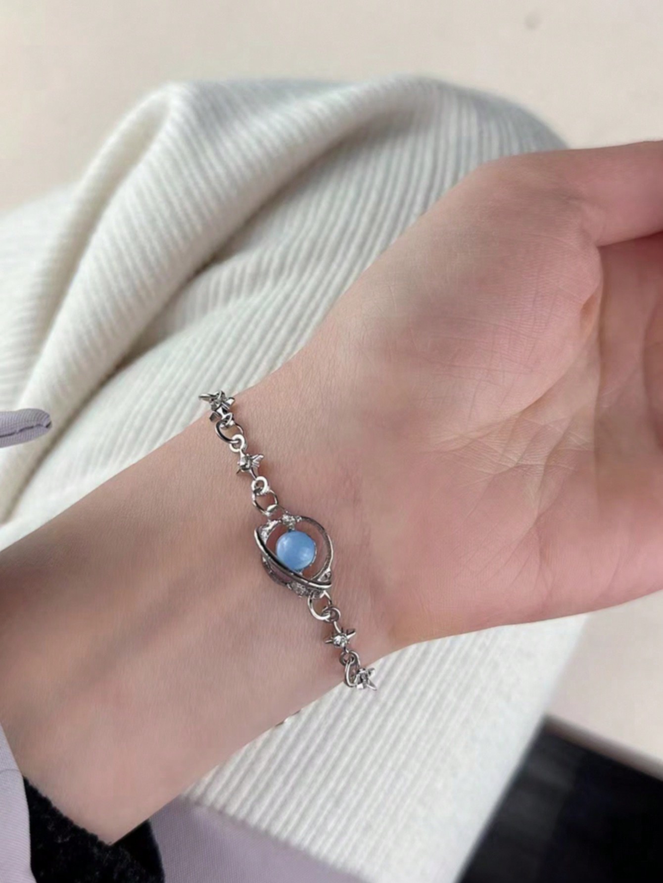 سوار بتصميم الكوكب الأزرق، خفيف وفاخر ، جديد وعصري...