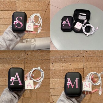 1 套（1 个数据线收纳袋 + 1 个充电器保护套 + 2 个电缆端口保护器 + 1 个电缆扎带）UV 印刷花卉和字母设计，兼容 Apple 快速充电器