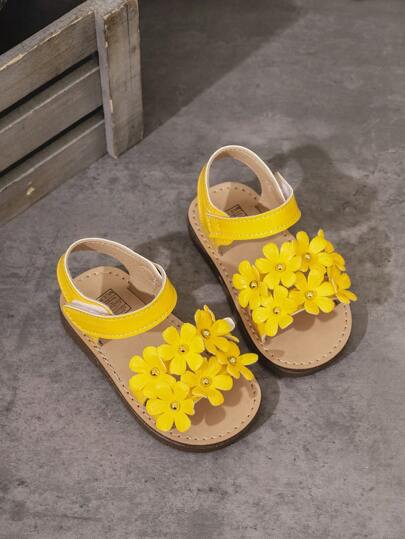 1 双时尚可爱花卉装饰露趾凉鞋，适合女婴，透气轻便，适合室内、室外和各种场合