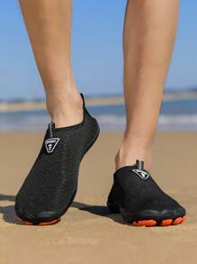 1 par de zapatos de agua de moda para hombres, transpirables y cómodos para deportes acuáticos, playa, pesca, parque acuático, con parte superior de malla, suela de goma, correa ajustable, antideslizante, adecuado para caminatas al aire libre, fiestas en la playa, ciclismo en el parque, fitness y yoga