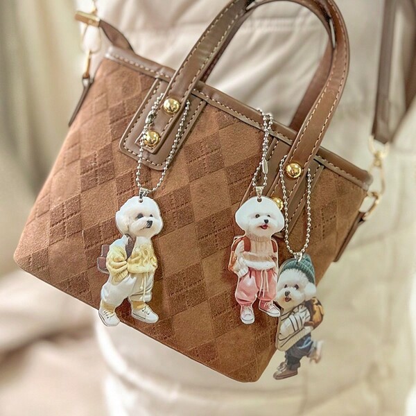 Set de 4 decoraciones colgantes planas de acrílico con forma de oso pequeño y creativo, accesorios para el automóvil, dijes para bolsos, llaveros, regalo perfecto para amigos