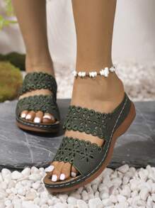 2024 Plus Size Women Hollow Flower Strap Flat Sandals, Casual Retro Middle-Aged Slippers, In Stock Wholesale - Olive Green - View 4