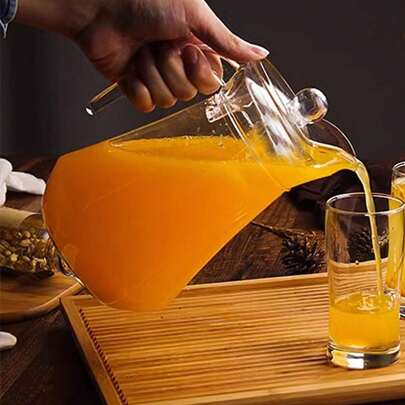 Jarra de plástico com tampa de 2/1 peça, jarra para geladeira, jarra grande para chá gelado para café, suco e bebida caseira. É excepcionalmente prática e versátil para festas ou uso diário. E tanto a tampa quanto a jarra em si são extremamente fáceis de limpar.