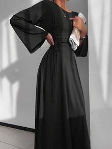 Sukienka damska czarna z długim rękawem, dopasowana, rozkloszowana