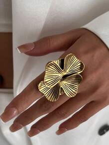 1pc Vintage Exaggerated Fashion Creative Asymmetrical Petals Leaves Pearl Inlaid Ring, Minimalist Metal Gold Thick Hollow Geometric Knuckle Rings, Suitable For Women's Daily Wear, Multiple Parties & Events Decoration, Holiday Gift, Clothing Matching