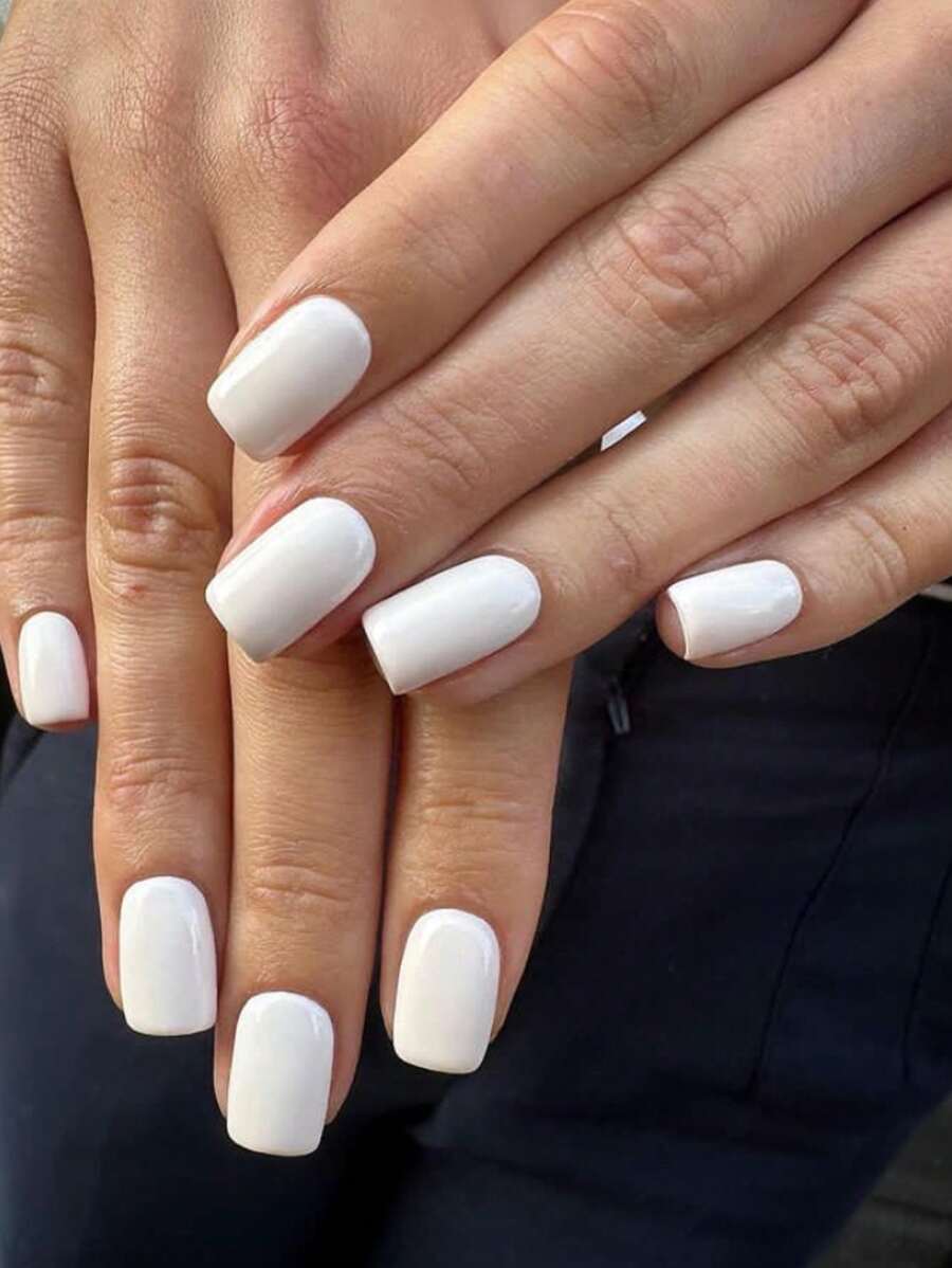 1 盒 24 件纯白色短方形复古风格按压指甲，提升您的女性复古风格，适合宴会、派对、节日、日常聚会，包括 1 个指甲锉和 1 个果冻凝胶指甲装饰