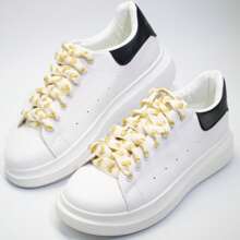 1 对情人节彩色金属丝心形鞋带，宽大百搭可爱鞋带