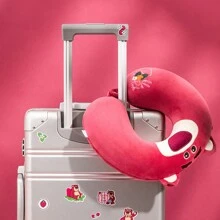 Sanrio Lotso 抱抱熊记忆棉旅行枕，符合人体工学的 U 型设计，蓝色耳朵细节，优质材料，适合长途飞行、通勤和办公室小憩（1 个） - 玫紅色 - 查看 3