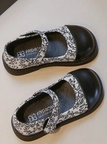 Zapatos para niñas 2025 Nuevos zapatos de primavera y otoño para niños, zapatos de princesa de moda coreana con suela blanda y pequeños zapatos para niños - Blanco y Negro - Ver 6