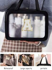 1 pièce Grand sac de toilette transparent de voyage à grande capacité, sac de maquillage portatif dépoli et imperméable, sac de lavage multifonctionnel avec 26 lettres à bord doré pour une combinaison libre, indispensable pour croisière, plage, vacances, salle de bain, camp d'été, décoration de salle de bain, organisateur de maquillage, accessoires de salle de bain, rentrée scolaire