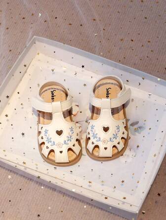 2025新款白色镂空透气防臭儿童女童平底运动鞋防滑学生凉鞋穿孔鞋