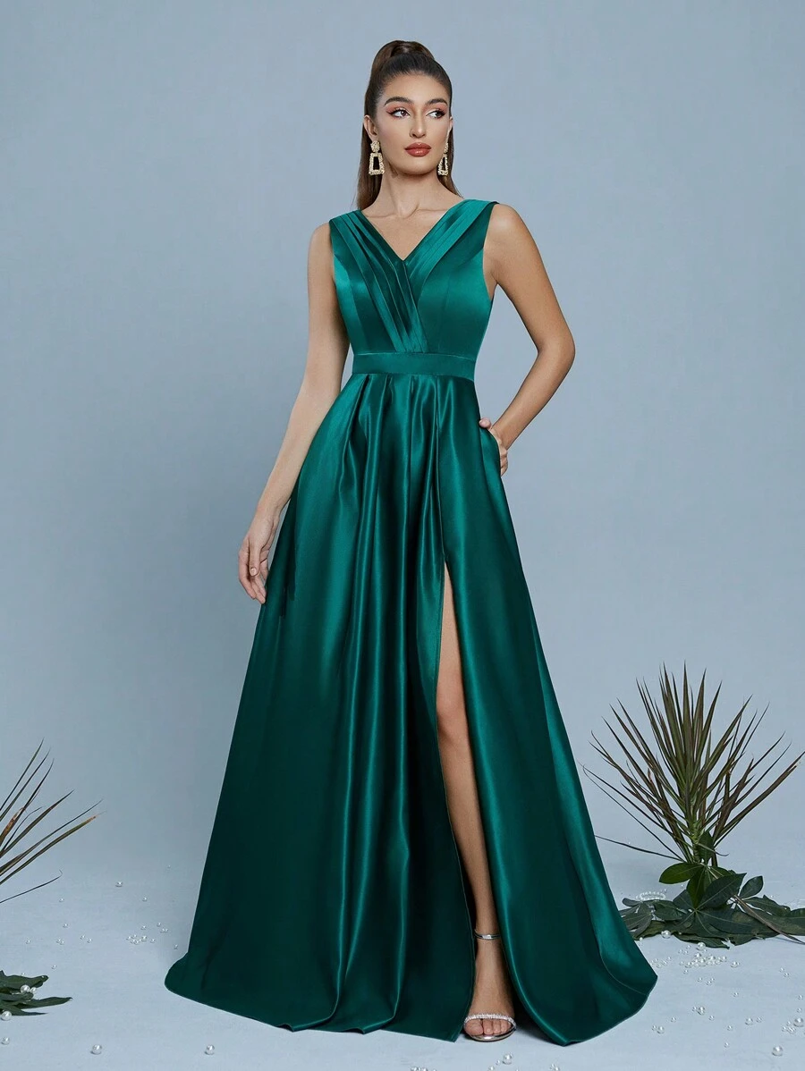 V 领褶皱高开衩长款 A 字裙，伴娘裙
