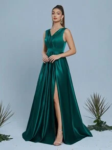 V 领褶皱高开衩长款 A 字裙，伴娘裙