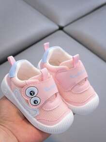 春秋新款可爱时尚网眼透气软底防滑婴儿运动鞋，适合 1-4 岁女童室内外休闲幼儿步行鞋，带钩环设计