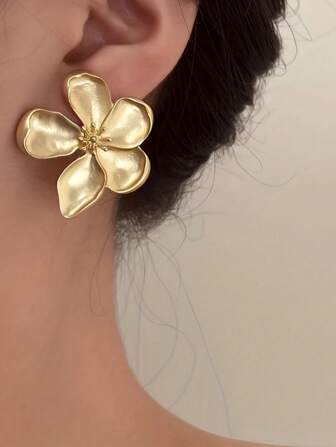 1 par nya retro franska metallblomma för damer, överdrivna exklusiva örhängen, vängåva, flickvängåva