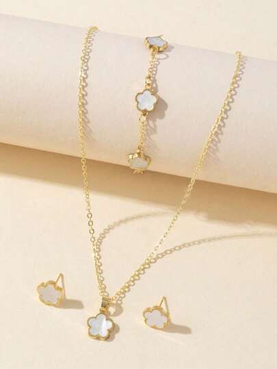 Winglove 1 件纯银五角形花项链、1 对纯银耳环和 1 件纯银戒指首饰套装，采用抗过敏设计，充满热情，搭配简约而优雅的方形方晶锆石，彰显您的精致、浪漫和多变的优雅。