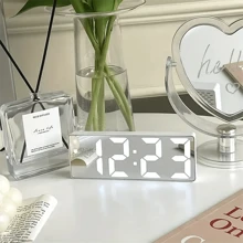 SOKANY 1 pieza Reloj despertador con espejo simple, reloj LED inteligente de alta definición, con visualización de temperatura, brillo ajustable, función de control por voz, reloj de 12/24 horas, alimentación por USB y batería. Adecuado para reloj de escritorio, reloj despertador digital de mesita de noche, opción perfecta para decoración de escritorio y dormitorio.