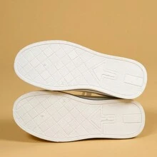 Zapatillas blancas de 2024 para parejas con decoración de estrella, zapatos casuales a juego de moda unisex