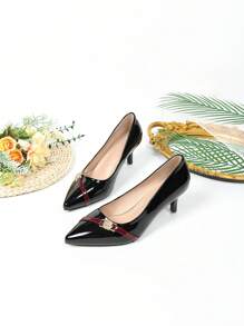 Escarpins à bout pointu et talon haut pour femme, style vintage français, avec bouton décoratif, enrobé