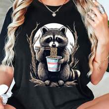 Women'S Casual Crew Neck T-Shirt With Raccoon Eating Ramen Print