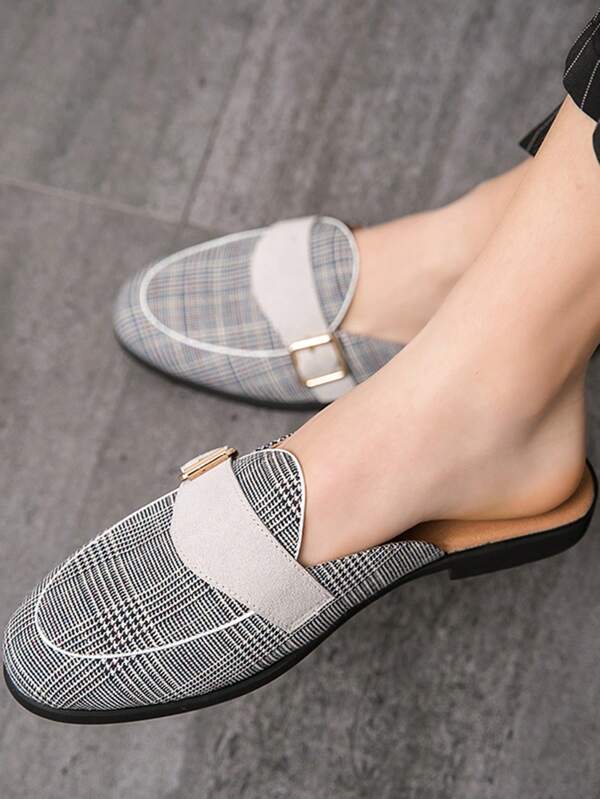 Tênis Masculino Simples de Cor Clara e Slip-On na Moda