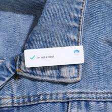 I'm Not A Robot Acrylic Brooch Custom Decorative Brooches Ornaments Lapel Bag Badges Jewelry Gifts Christmas