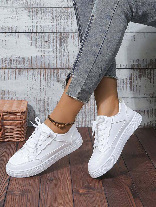 Damen Mode Sneaker in Große Größen mit dicker Sohle und Schnürung, weiße Low-Top Sportschuhe für Schule, vielseitig einsetzbar