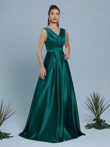 V 领褶皱高开衩长款 A 字裙，伴娘裙