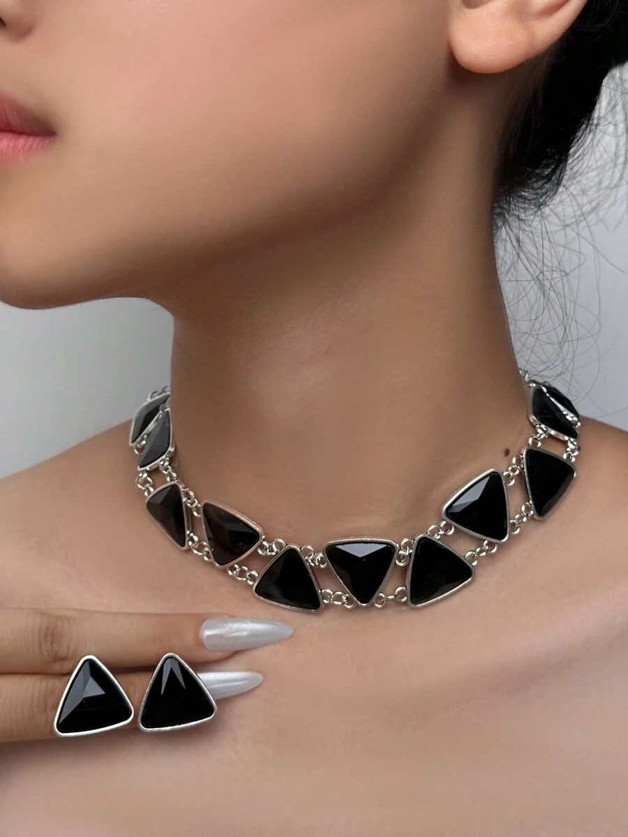 3pcs/Set European & American Fashion Jewelry Set For Women, 1 Pair Vintage French Elegant Stud Earrings, 1 Elegant Triangular Necklace