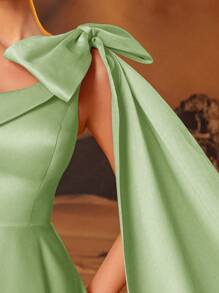 Satin Off The Shoulder Prom Dresses Long With Bow For Women Shoulder Drop Train Formal Evening Gown, Wedding Guest Dress With Ruffle Hem Neck Line Lace Up Back A-Line Homecoming Party Gown, Wedding Guest Dress For Teens - 綠色 - 查看 6