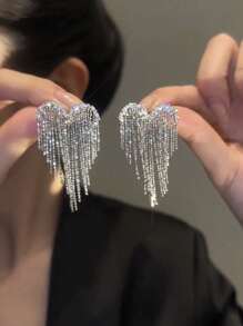 1 par de brincos longos de borla de coração de zircônia cor de prata, brincos exagerados elegantes de estilo francês, nova de 2023