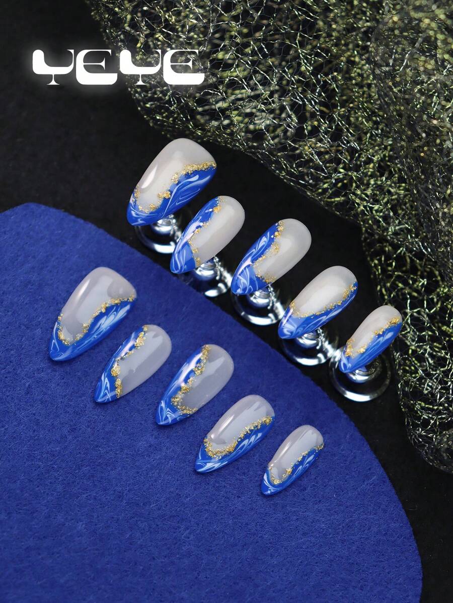 Mantieni sempre le tue unghie bellissime con set da 10 pezzi di unghie finte a forma di mandorla in blu reale e bianco con effetto floreale, stile bohémien minimalista, french tips in lamina dorata, elegante set completo di unghie acriliche finte per donne e ragazze, realizzato a mano, con 1 lima per unghie mini e 1 foglio di adesivi