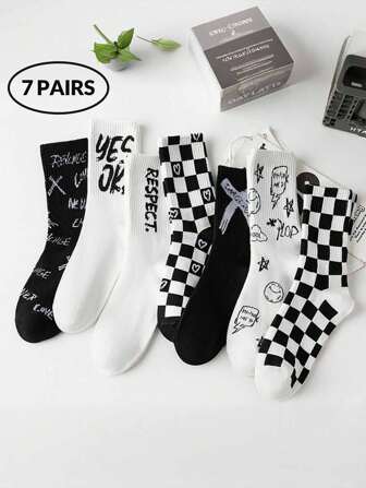 7 双男女款白色和黑色运动袜、日常中筒袜