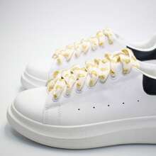 1 对情人节彩色金属丝心形鞋带，宽大百搭可爱鞋带