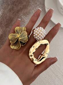 1pc Vintage Exaggerated Fashion Creative Asymmetrical Petals Leaves Pearl Inlaid Ring, Minimalist Metal Gold Thick Hollow Geometric Knuckle Rings, Suitable For Women's Daily Wear, Multiple Parties & Events Decoration, Holiday Gift, Clothing Matching