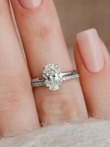 2 pièces Ensemble de bagues en argent sterling S925 & 925 avec une rangée unique et ovale de 2 carats. Élégant pour les femmes, idéal pour les sorties, les empilables, les anniversaires et autres occasions. Cadeau de bijoux exquis pour femmes