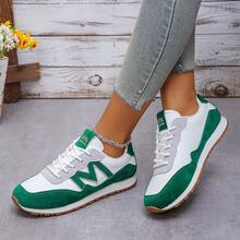 Calzado deportivo casual para mujer, plano con parches de color verde y blanco, cordones y punta redonda, para uso diario y todas las estaciones
