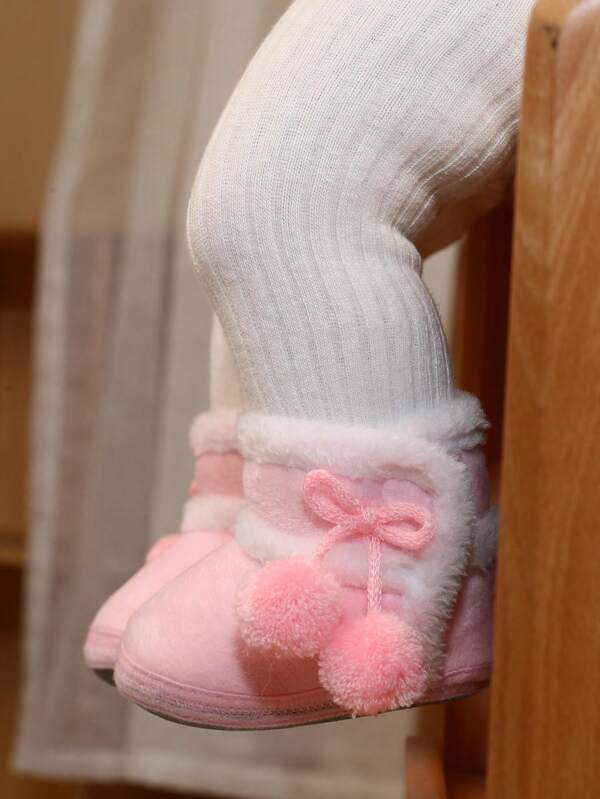 1 par de botas tiernas y cómodas para niñas de 6-15M. Zapatos y calcetines de felpa suaves y cálidos. Botas medianas para bebés y niños pequeños. Adecuadas para caminar en interiores y uso diario