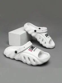 Nuevas sandalias de playa para hombre de verano, zapatillas casuales, resistentes al desgaste y antideslizantes para uso exterior