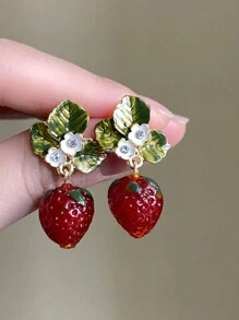RIINHOO 1 paire de boucles d'oreilles pendantes en forme de fraise rouge, accessoires mode pour femmes, cadeau de vacances