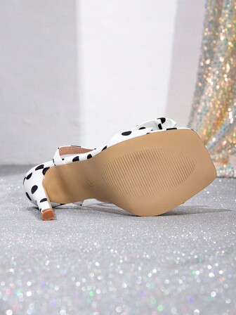 2025 Sommarnyankomst Utomhussandaler för kvinnor, mångsidigt remspänne Sexig fransk rosett Fyrkantig tå Stilett med höga klackar, lämplig med klänning