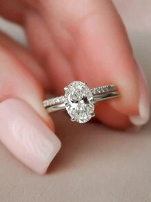 2 pièces Ensemble de bagues en argent sterling S925 & 925 avec une rangée unique et ovale de 2 carats. Élégant pour les femmes, idéal pour les sorties, les empilables, les anniversaires et autres occasions. Cadeau de bijoux exquis pour femmes