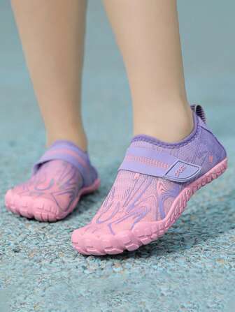 Kids Water Shoes, Boys Summer Beach Shoes, Girls Outdoor Quick-Dry Swimming Shoes, Anti-Cut Snorkeling Shoes, Kids Gradient Fluorescent Printed Five-Toe Hook And Loop Breathable Non-Slip Water Shoes, Sports & Casual Style Suitable For Beach & Water Activities, Mesh Beach Shoes