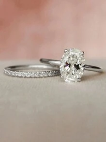 2 pièces Ensemble de bagues en argent sterling S925 & 925 avec une rangée unique et ovale de 2 carats. Élégant pour les femmes, idéal pour les sorties, les empilables, les anniversaires et autres occasions. Cadeau de bijoux exquis pour femmes