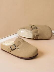 1 双舒适软底露跟便鞋，适合户外穿着