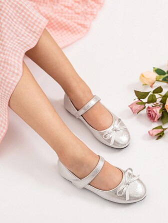 1 双时尚百搭儿童平底鞋，适合小女孩的蝴蝶结派对表演鞋