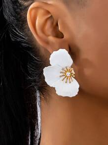 1 Pair Lacquered Metal Floral Earrings, Minimalist Fashion, Suitable For Casual Everyday Wear - White - View 2