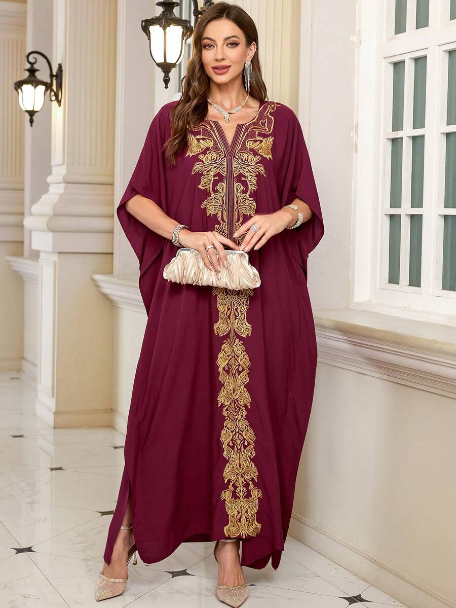 女士优雅金色刺绣长袍蝙蝠袖罩衫，适合夏季海滩度假